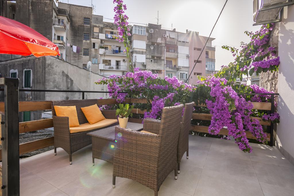Apartments Sara ฮวาร์ ภายนอก รูปภาพ