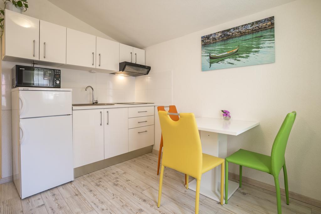 Apartments Sara ฮวาร์ ภายนอก รูปภาพ