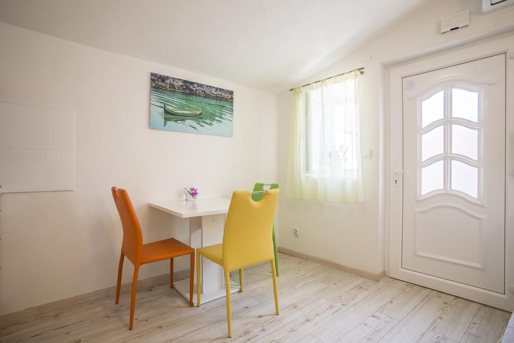 Apartments Sara ฮวาร์ ภายนอก รูปภาพ