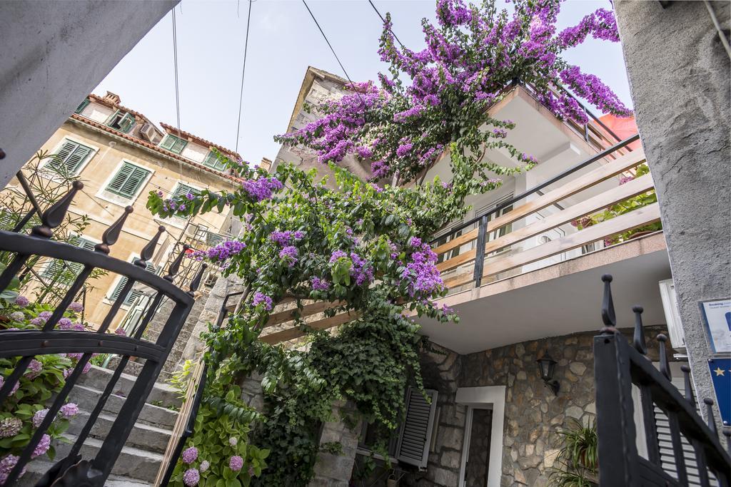 Apartments Sara ฮวาร์ ภายนอก รูปภาพ