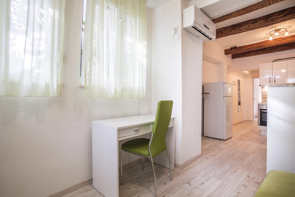 Apartments Sara ฮวาร์ ภายนอก รูปภาพ